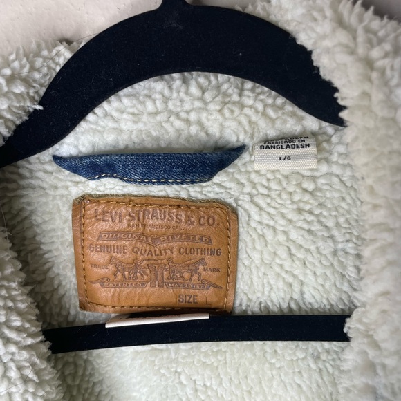 Levi’s Sherpa jacket sized large - Picture 2 of 4